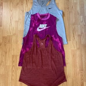 Set of three athletic tanks Nike & Old Navy Women’s Large